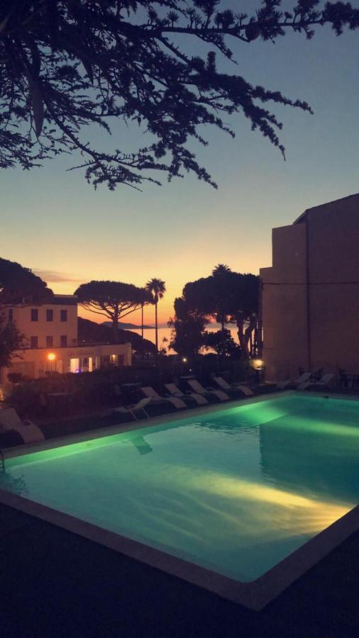 Hotel Madame Mere Saint-Florent  Exterior foto